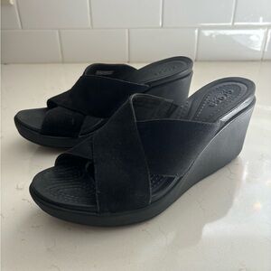 Crocs cross strap Leigh wedge sandal black
